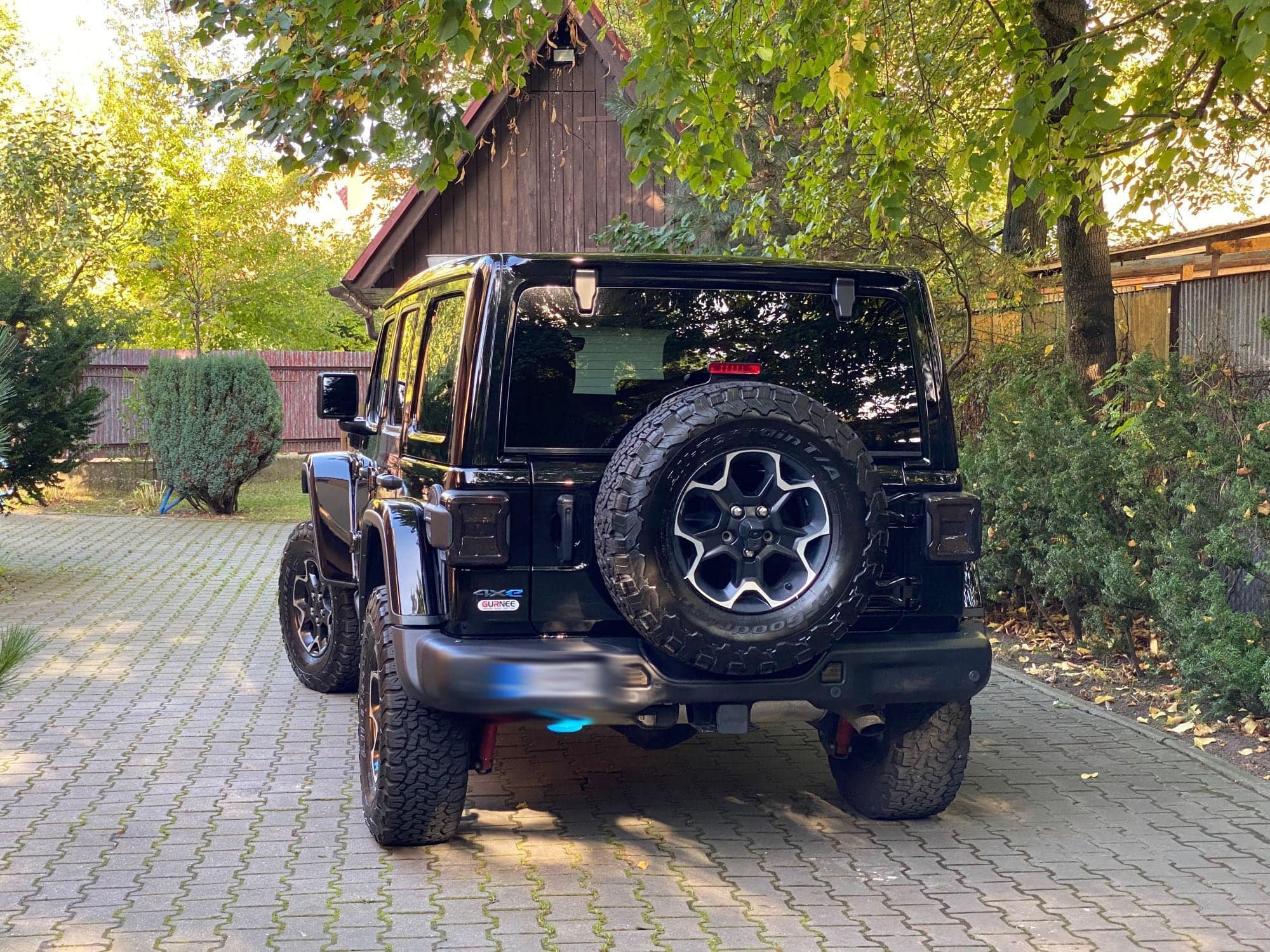 Jeep Wrangler Rubicon od tyłu — sesja zdjęciowa do sprzedaży