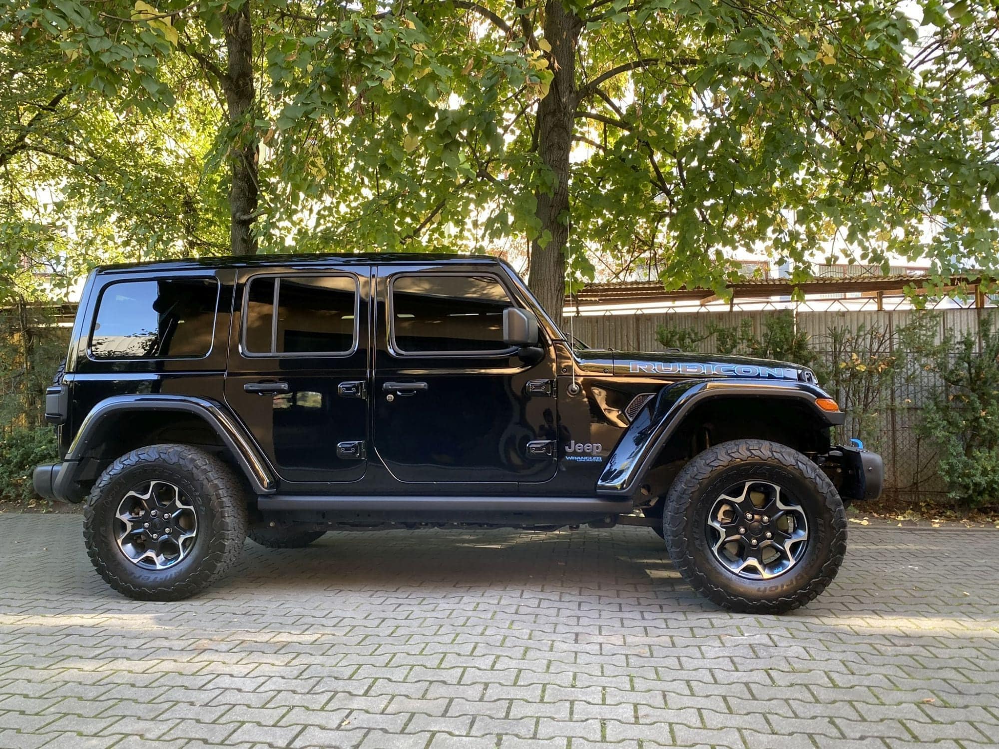 Jeep Wrangler Rubicon z boku — zdjęcie do ogłoszenia sprzedaży