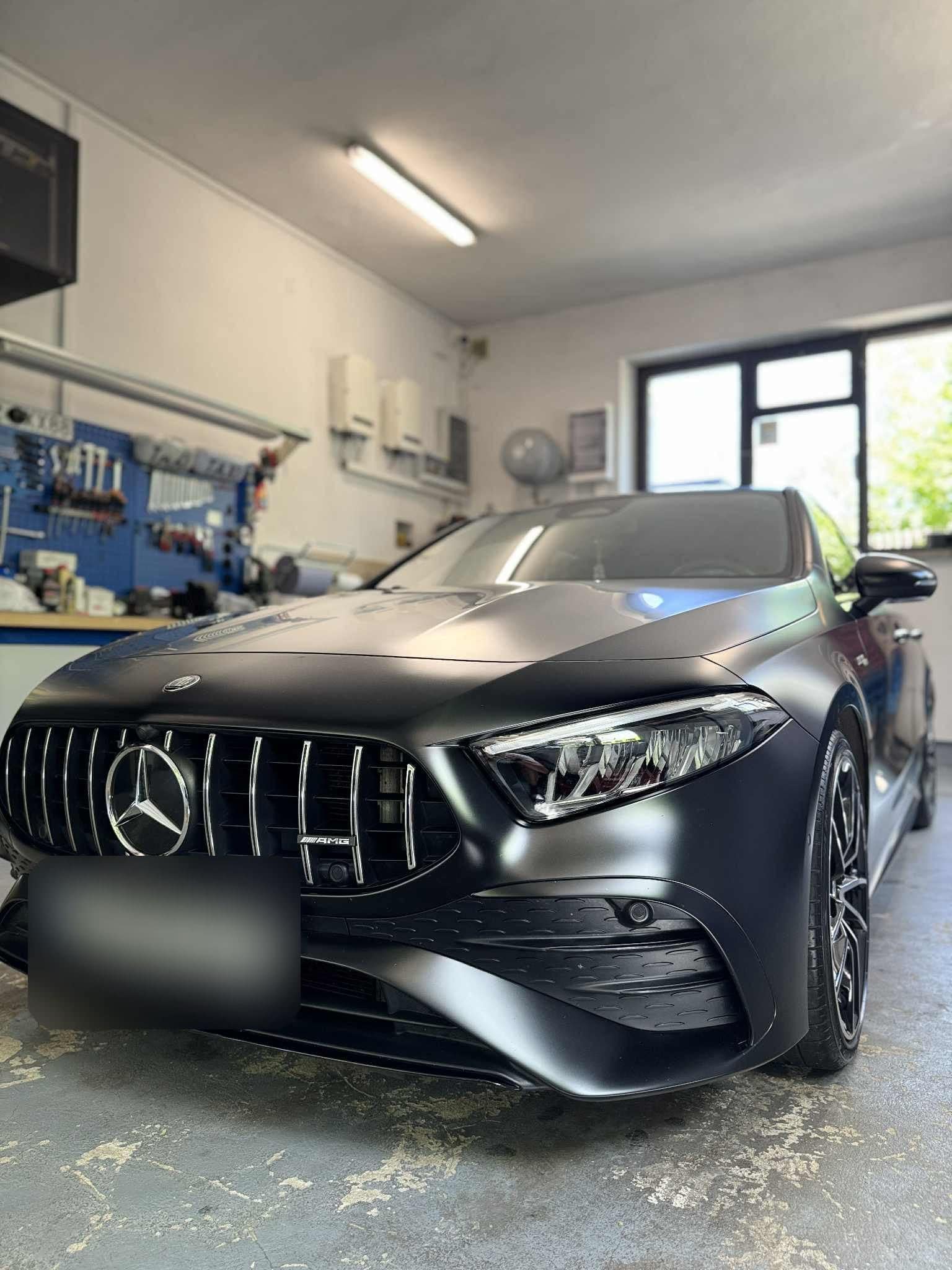 Mercedes-AMG A 45 S w matowym lakierze w studiu JOKO