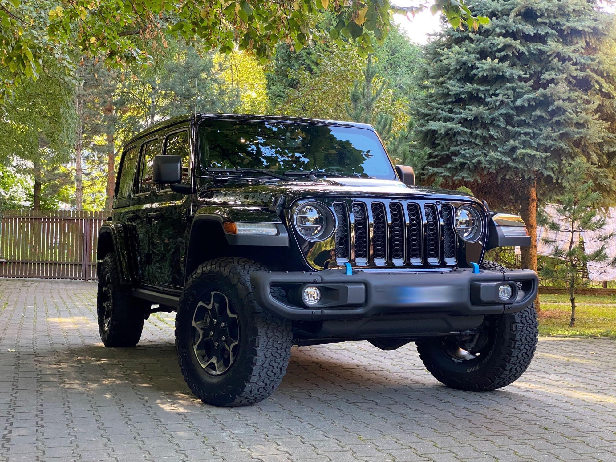 Jeep Wrangler Rubicon od przodu — sesja zdjęciowa do sprzedaży