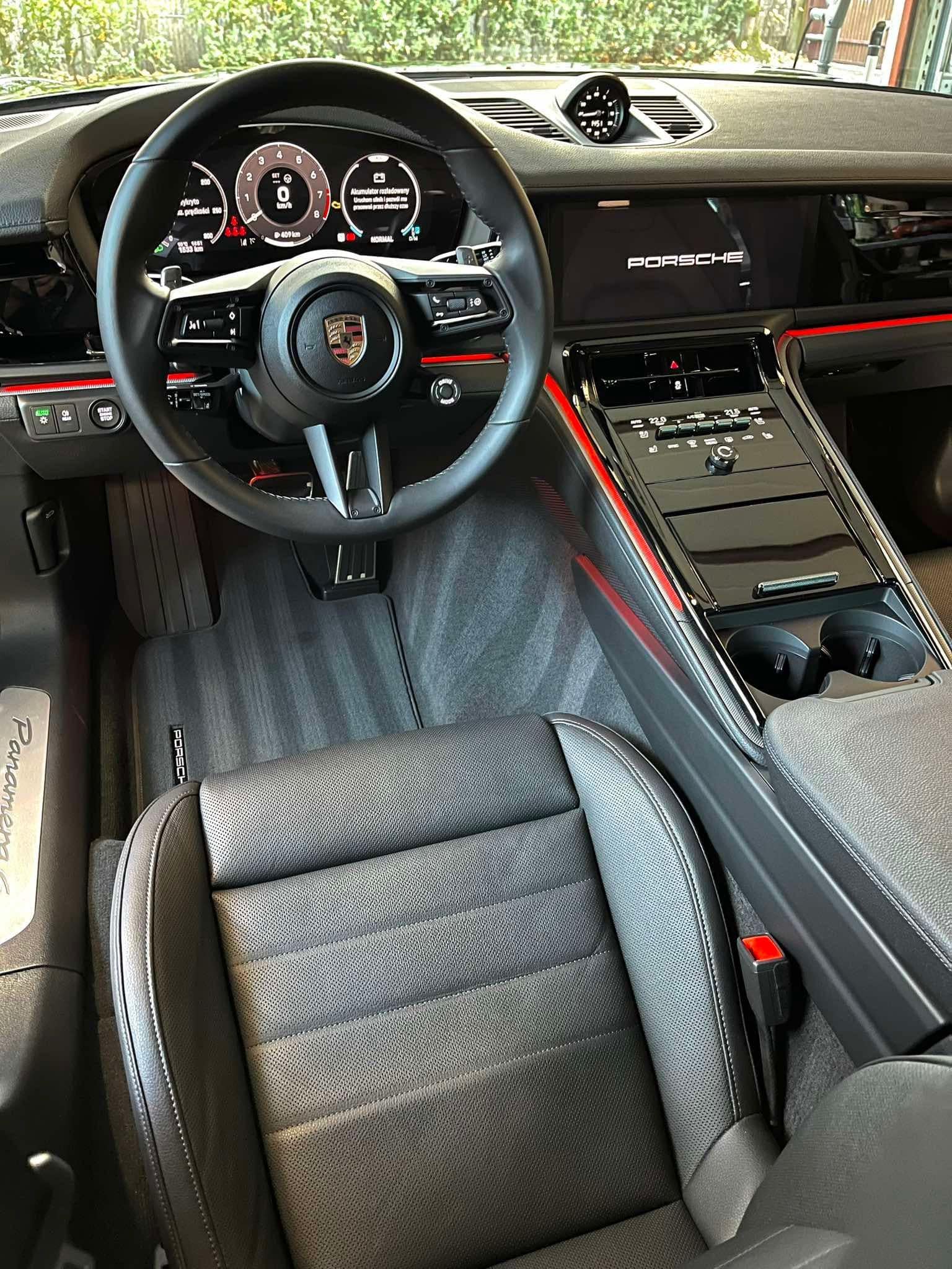 Wnętrze Porsche Panamera po detailingu i impregnacji skóry